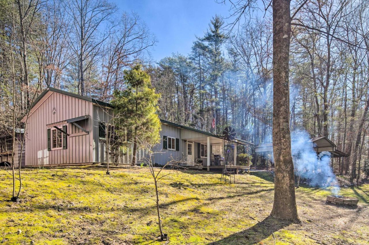 Penrose Home With Covered Deck And Fire Pit! Exterior photo