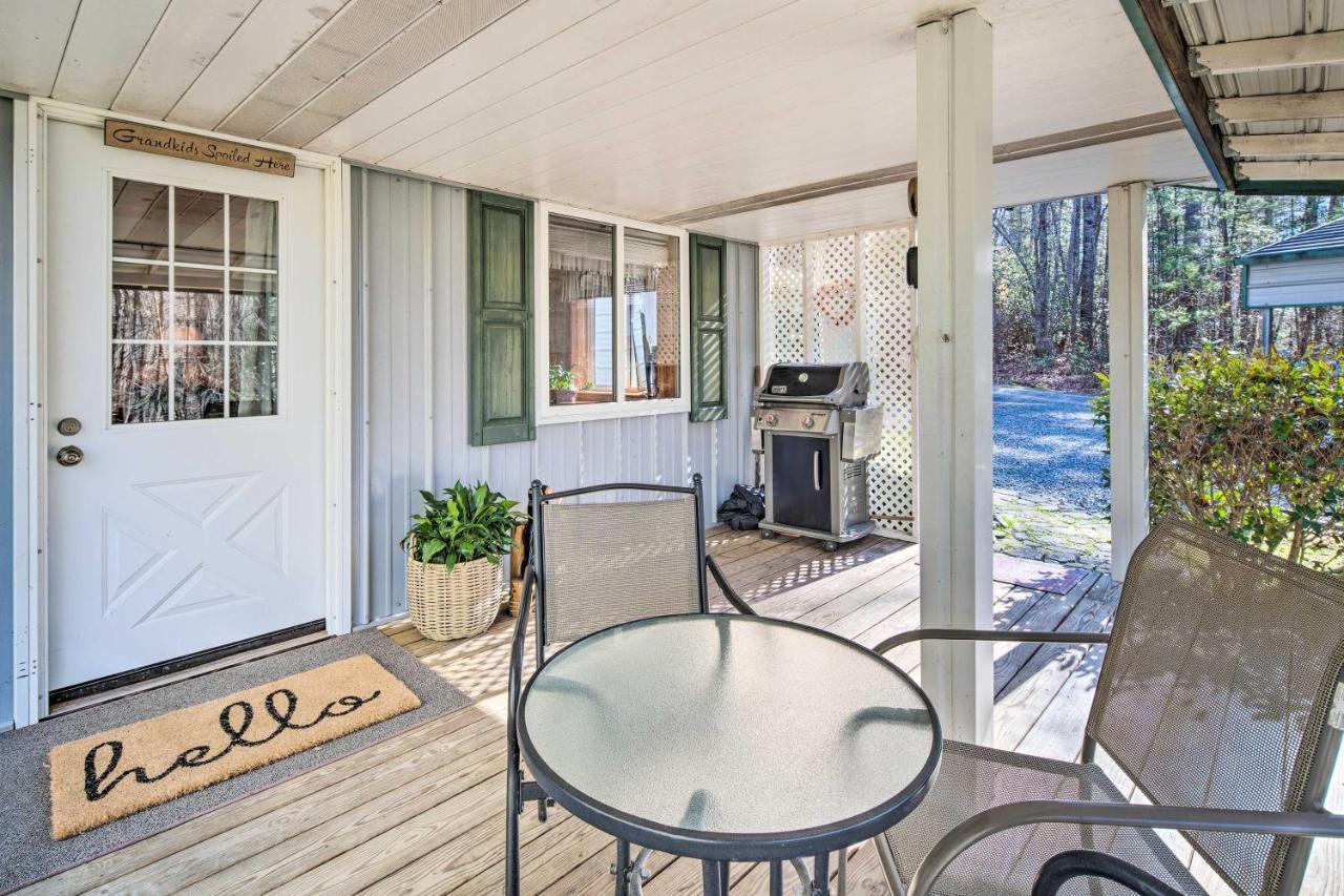 Penrose Home With Covered Deck And Fire Pit! Exterior photo